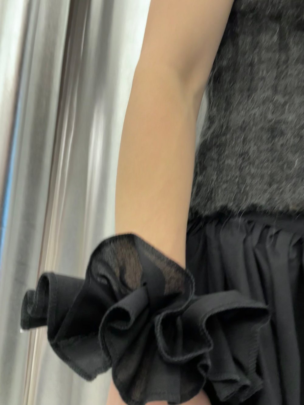 Ruffled cotton black scrunchie 