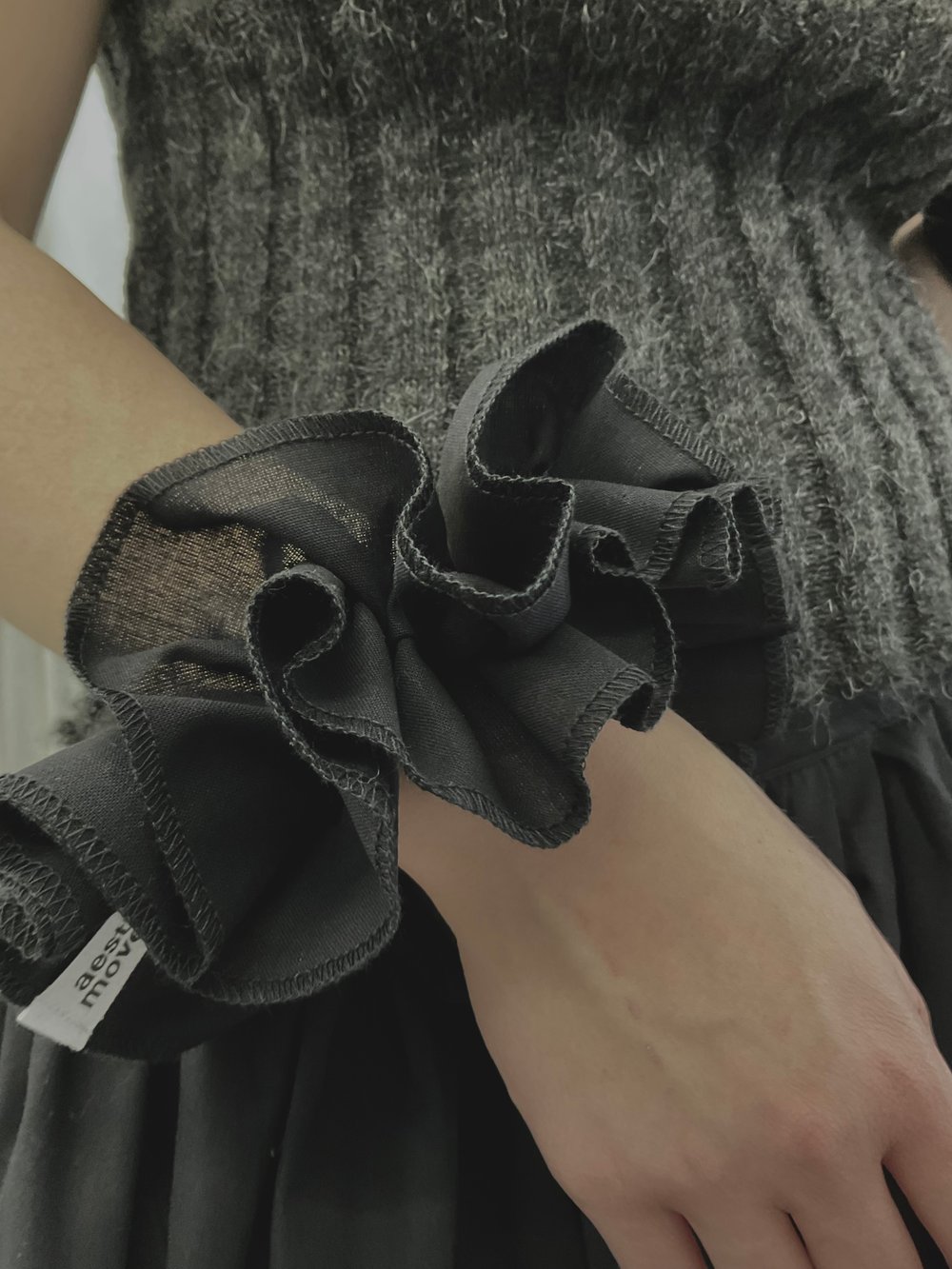 Ruffled cotton black scrunchie 