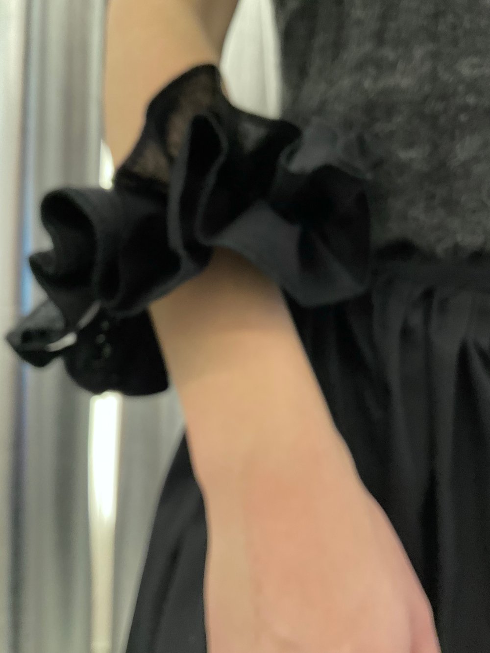 Ruffled cotton black scrunchie 