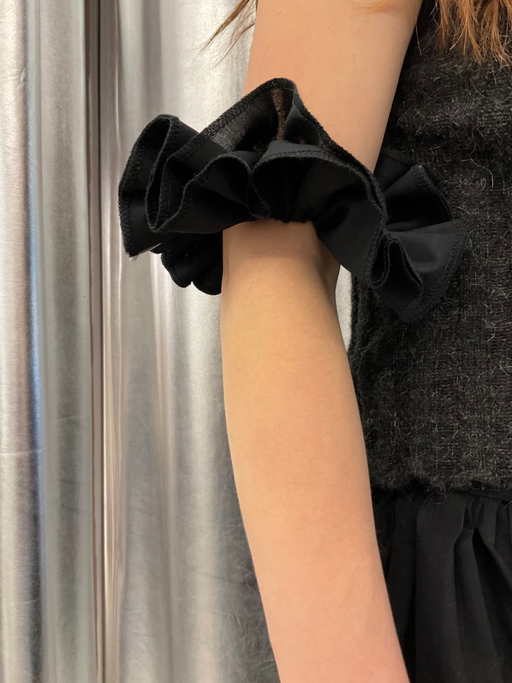 Ruffled cotton black scrunchie 