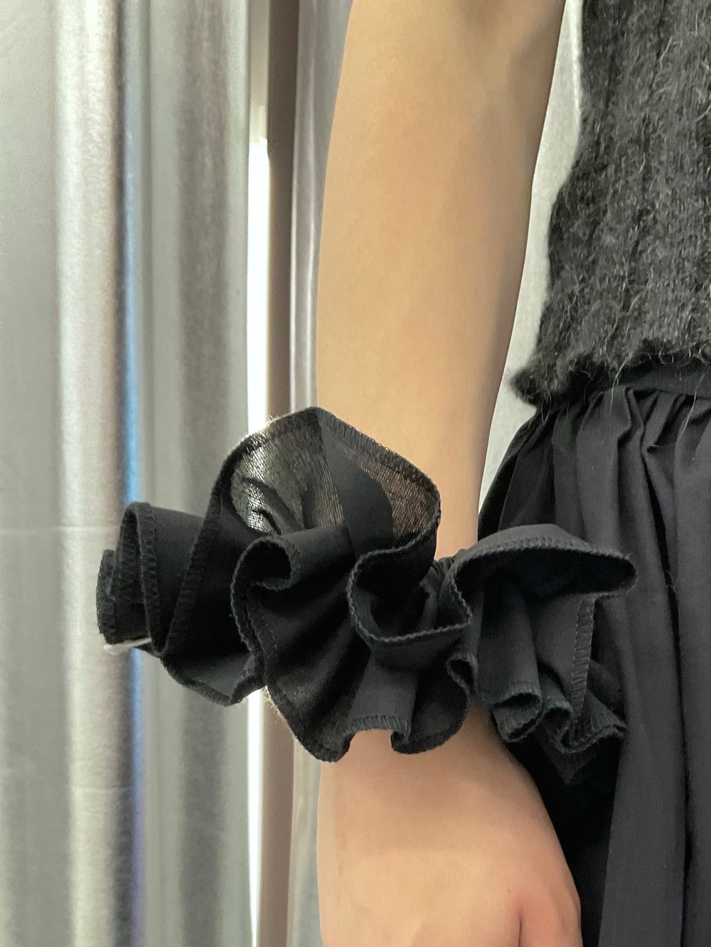 Ruffled cotton black scrunchie 