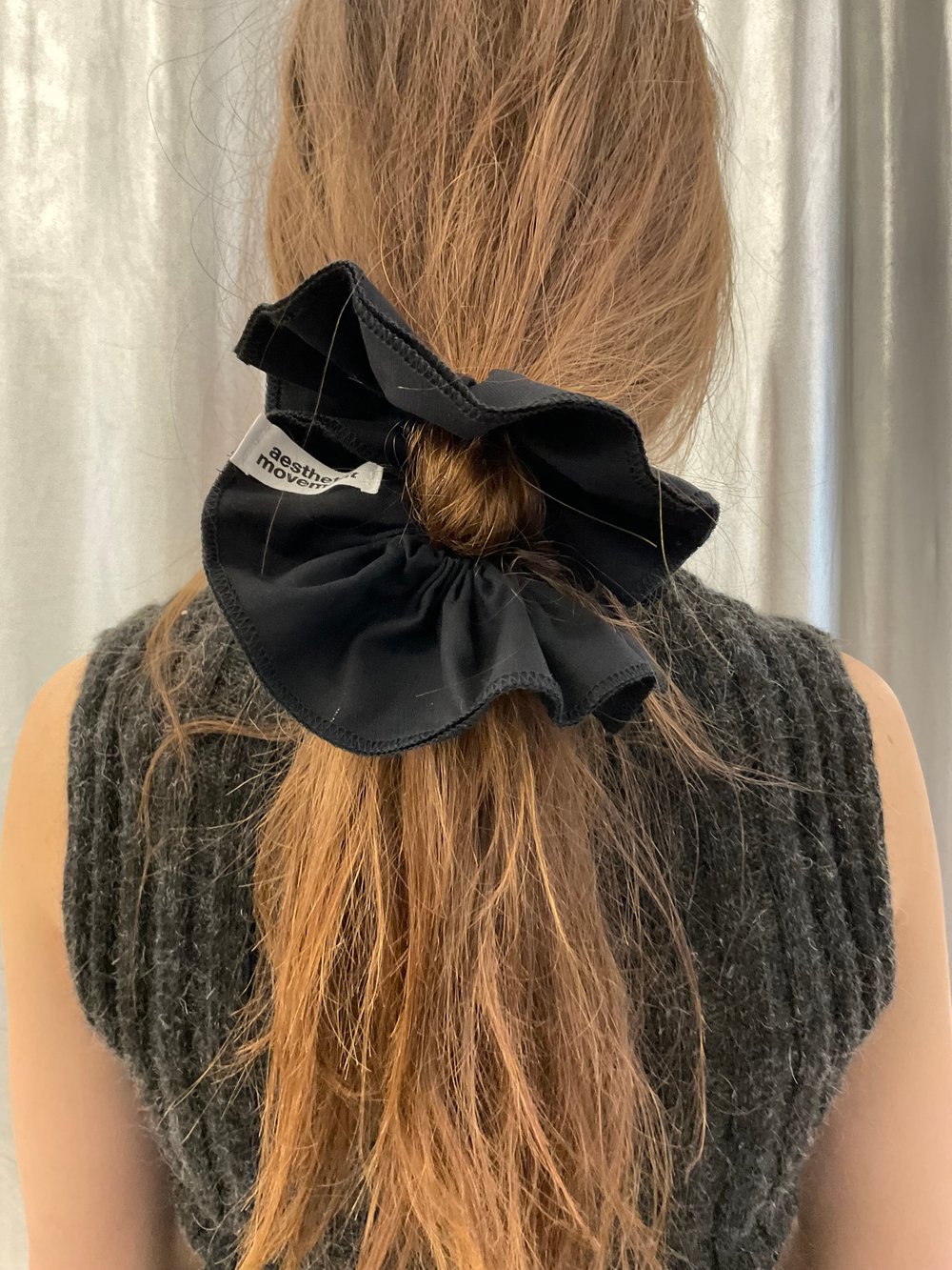 Ruffled cotton black scrunchie 