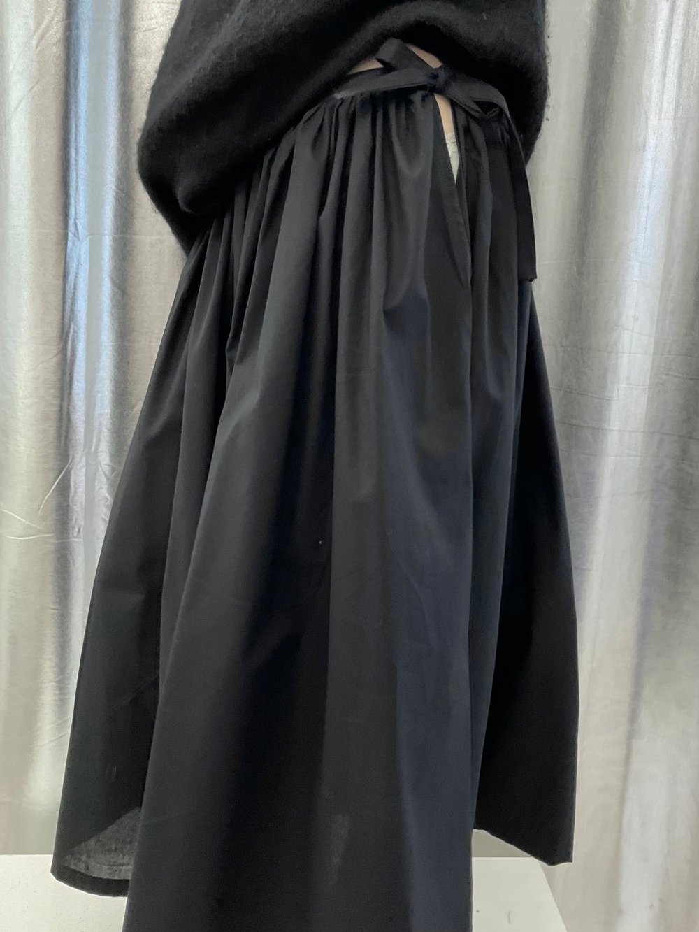 Black cotton maxi skirt with bow 