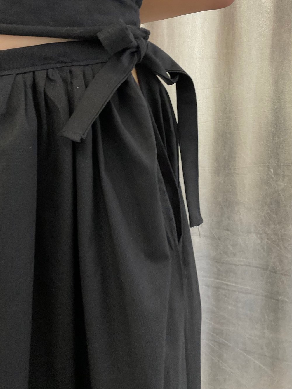 Black cotton maxi skirt with bow 