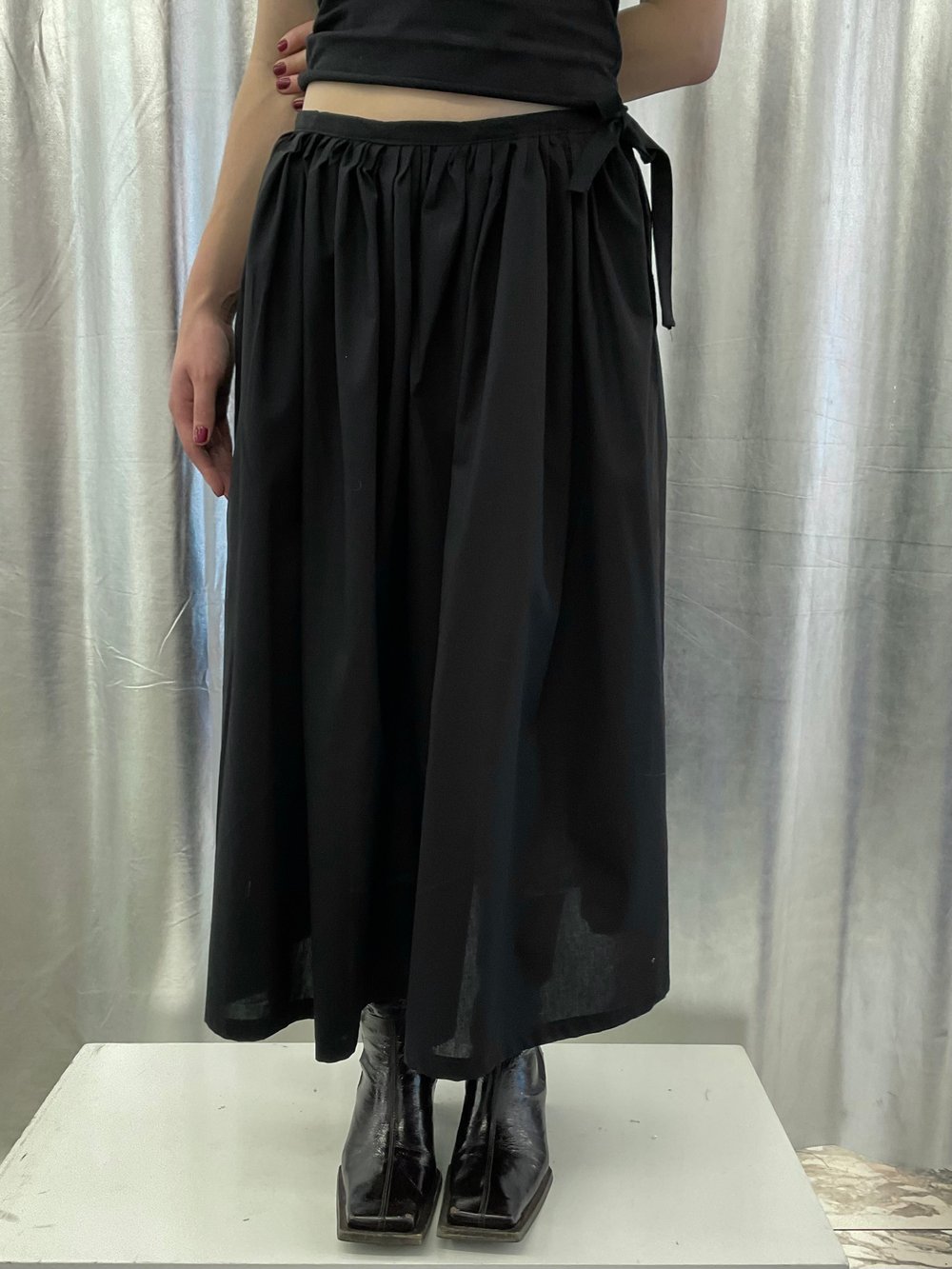 Black cotton maxi skirt with bow 