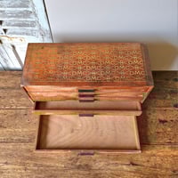 Image 4 of MEUBLE DE MERCERIE DMC DES ANNEES 1920