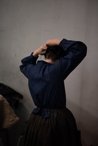 Image of REVÊTIR - Aurélie SCOUARNEC  avec son tirage de tête