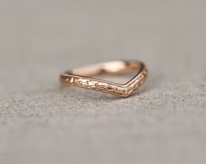 Image of 18ct rose gold 2.5mm primavera wishbone ring 