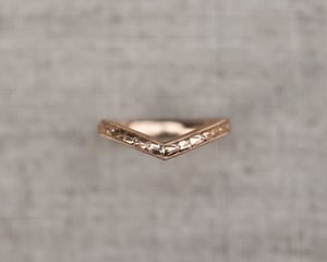 Image of 18ct rose gold 2.5mm primavera wishbone ring 