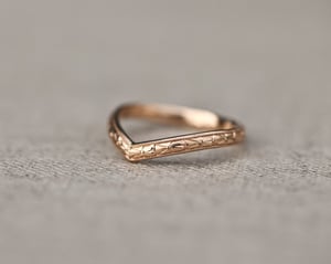 Image of 18ct rose gold 2.5mm primavera wishbone ring 