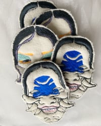 Image 5 of Double masque rayé bleu brodé 