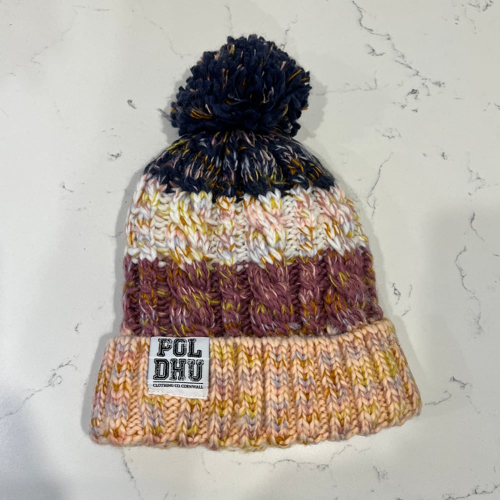 PEACH CHUNKY KNIT BOBBLE HAT - COSY LINING