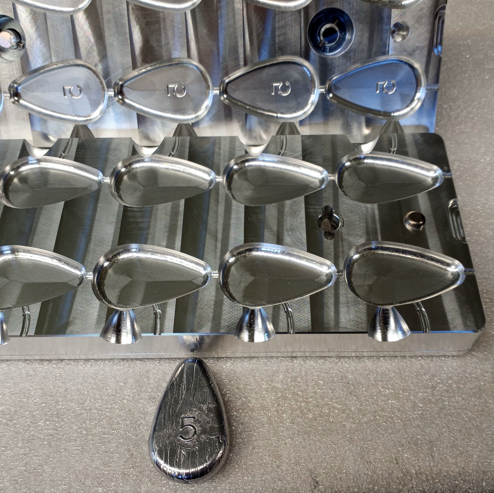 5 oz No Roll Sinker Mold - 10 CAVITY Production Mold | Lake Side