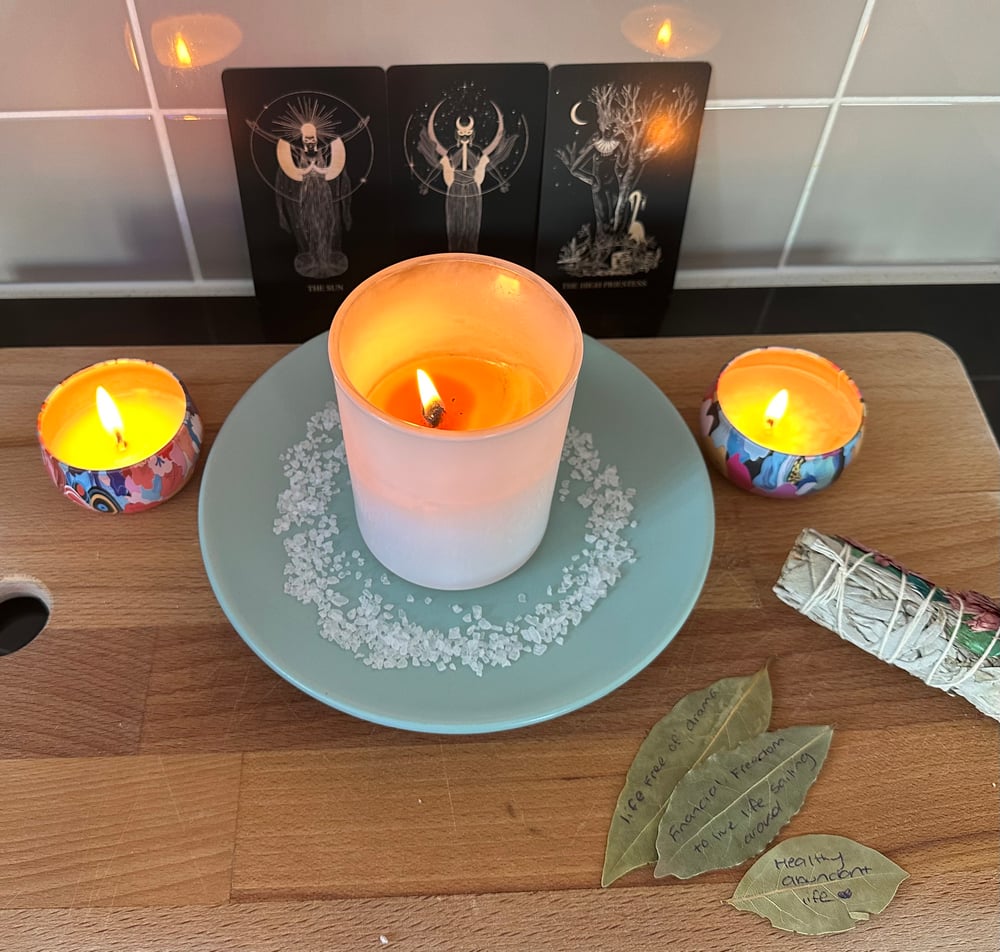 Image of Bay leaf manifestation ritual 