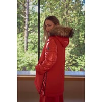 Image 4 of CHAQUETÓN LARGO ROJO AW24