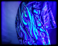 Image 8 of LIT button Tee UV (2XL)