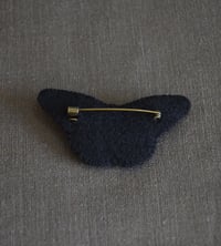 Image 2 of "Le Monarque" - Mini Brooch (blue)