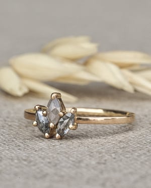 Image of 18ct yellow gold marquise cut 'salt and pepper' rose-cut diamond ring (IOW221)