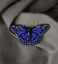 Image 5 of "Le Monarque" - necklace (blue)