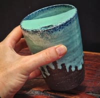 Image 1 of TRAVEL MUG - Dark Matter Drippy Turquoise (XL)