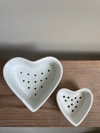 Image of 2 faisselles cœur porcelaine