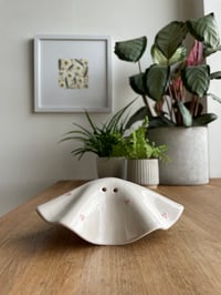 Image 2 of Ceramic ghost tea light | hearts | off-white, gloss 