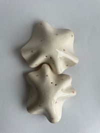 Image 4 of Ceramic ghost tea light | hearts | off-white, gloss 