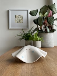 Image 2 of Ceramic ghost tea light | no. 1 flowers | off-white, gloss 