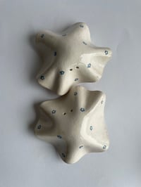 Image 4 of Ceramic ghost tea light | no. 3 flowers | off-white, gloss 