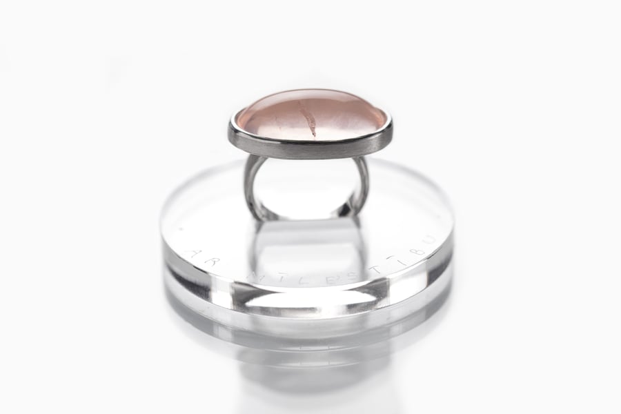 Image of "Love conquers..." silver ring with rose quartz · OMNIA VINCIT AMOR ·