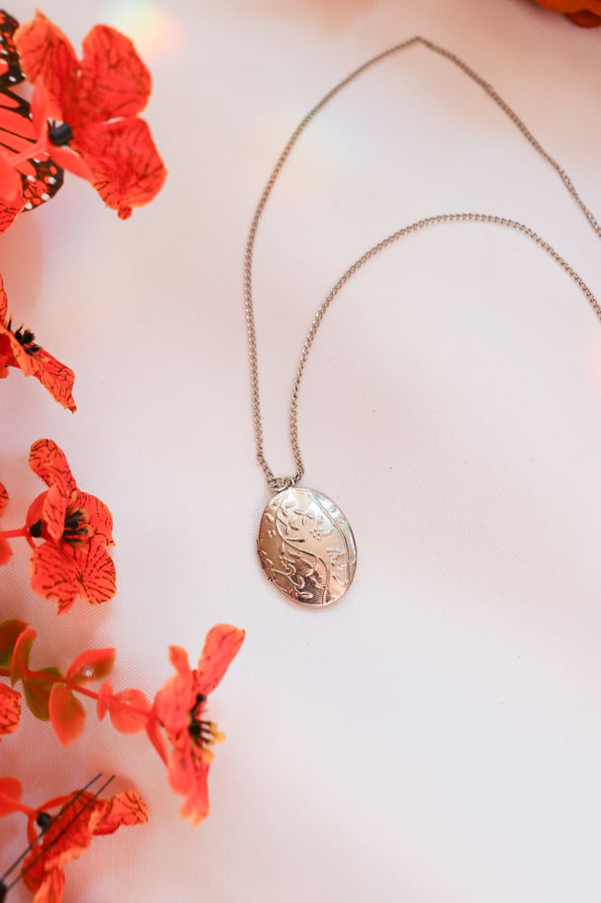 Image of Silver Swirling Vine Locket 