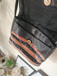 Image 5 of PRISSY VINTAGE Black and Tan Brown Real Leather Messenger bag