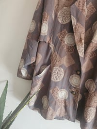 Image 4 of PRISSY VINTAGE Oversized Mauve Brown Motif Batwing blazer 