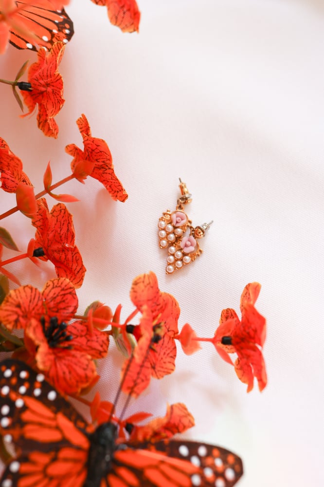 Image of Vintage Avon Pink Rose flowers with Faux Pearls