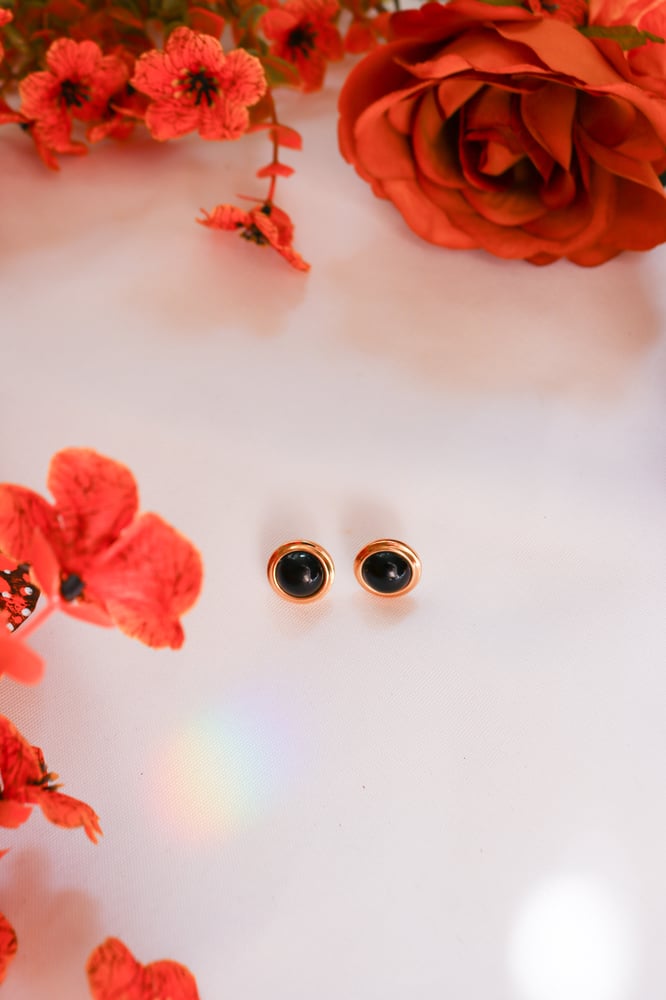 Image of Vintage Black Button Style Earring 