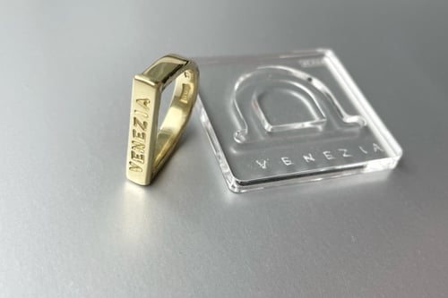 Image of Venezia yellow gold 750’ / 18 ct  plain ring