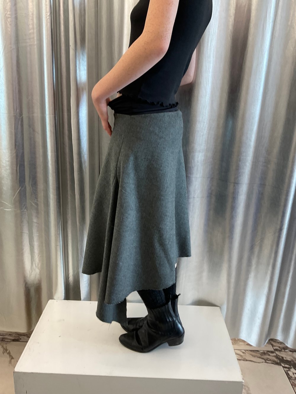 Asymetric tweed skirt