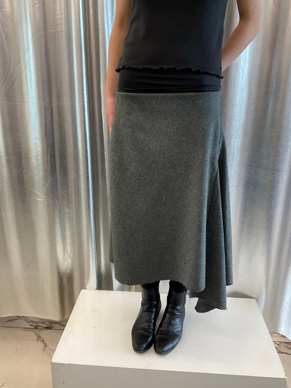 Asymetric tweed skirt