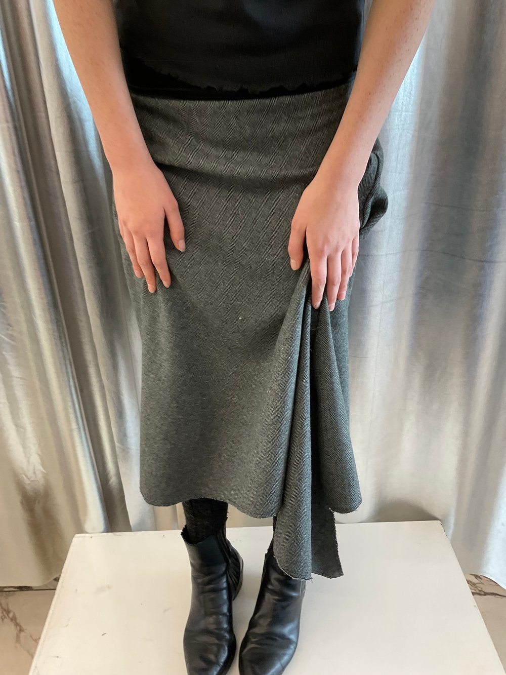 Asymetric tweed skirt