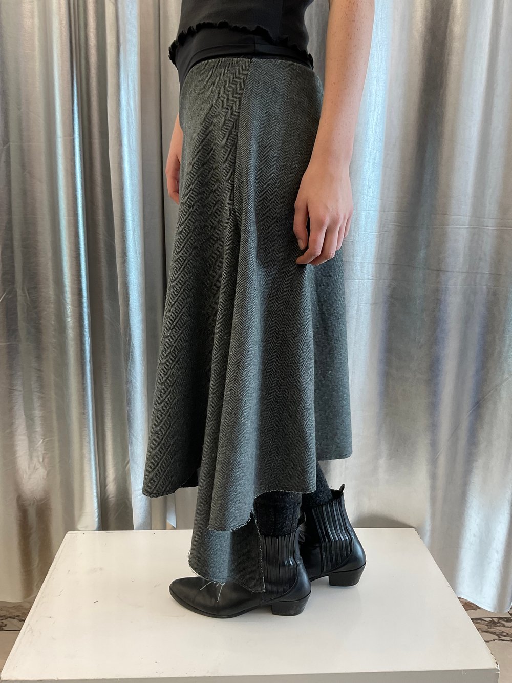 Asymetric tweed skirt