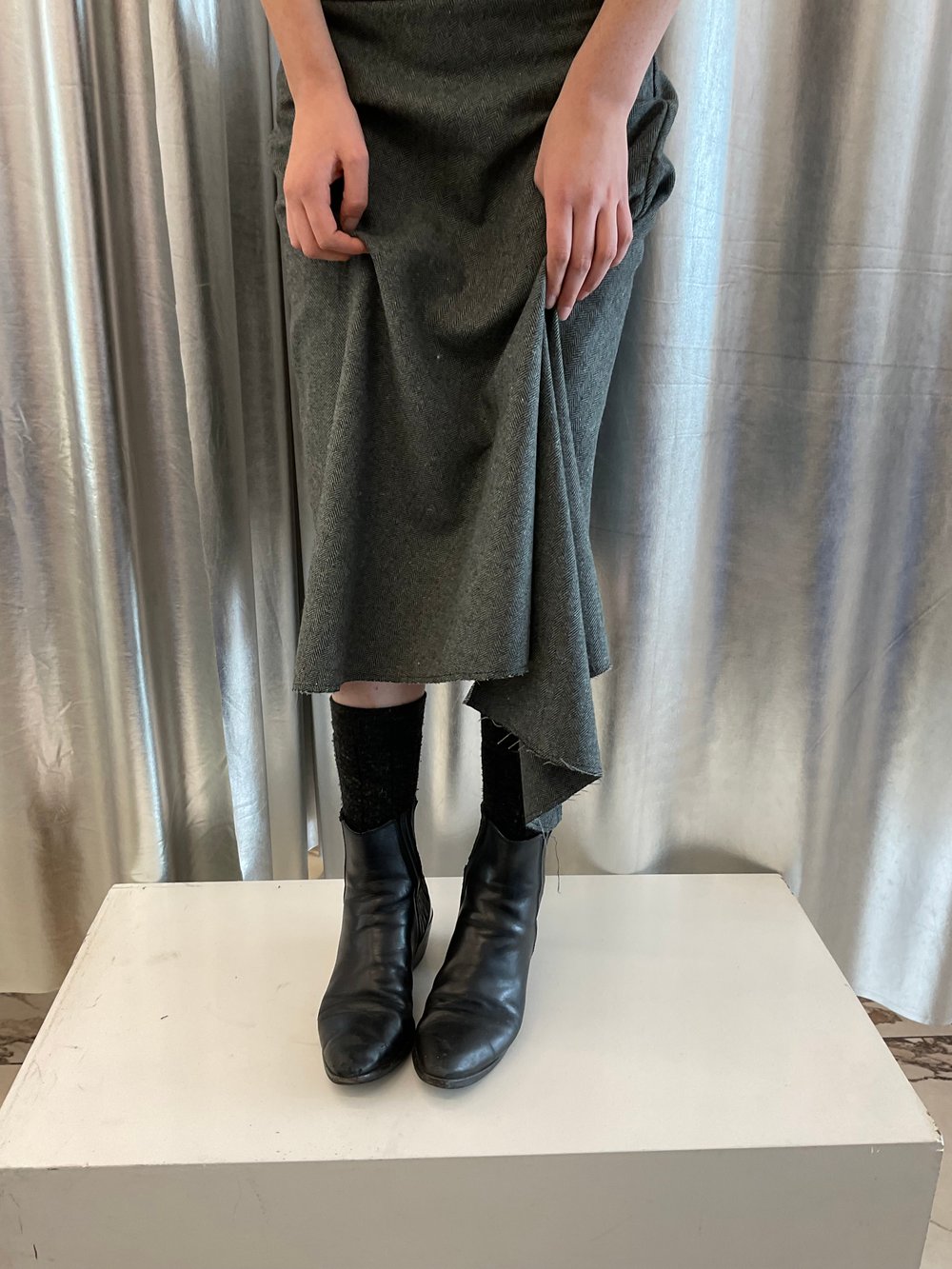 Asymetric tweed skirt