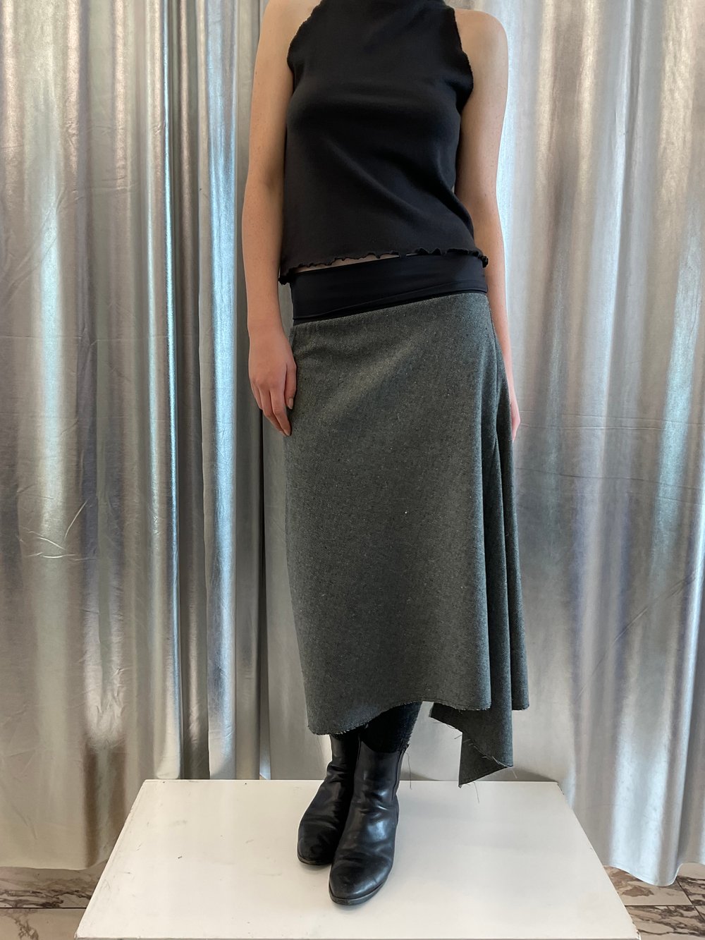 Asymetric tweed skirt