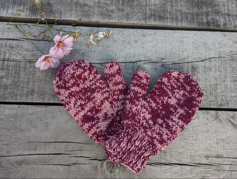 Image of Red/pink fisherman’s mittens 