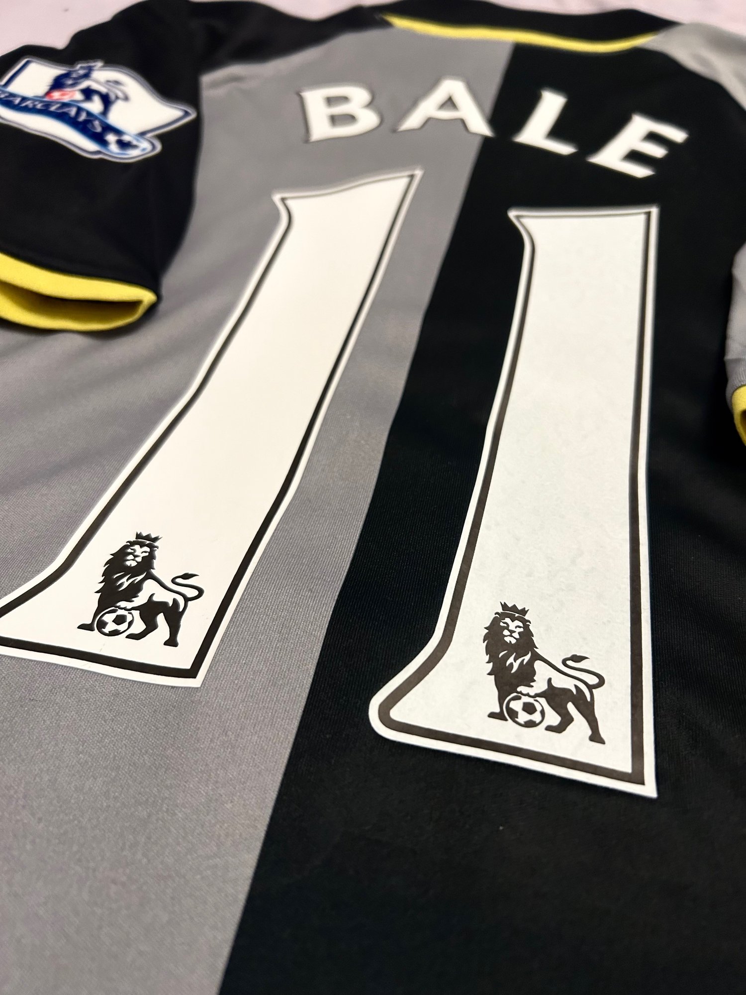 Image of Tottenham Hotspur “BALE 11” 2012/13 Third Shirt + patches (S)