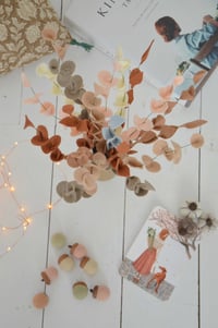 Image 2 of Bouquet de feuillages aux couleurs d'automne