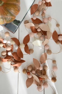 Image 2 of Guirlande d'automne en laine feutrée au choix