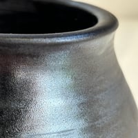 Image 2 of Vase noir mat double pied 