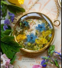 Image 2 of Sunny Coast Workshop - Resin and Dried Flowers Pendant