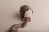 ULA ruffle bonnet