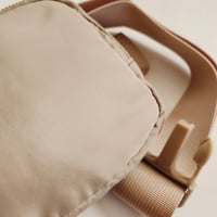 Image 2 of Beltbag in beige.